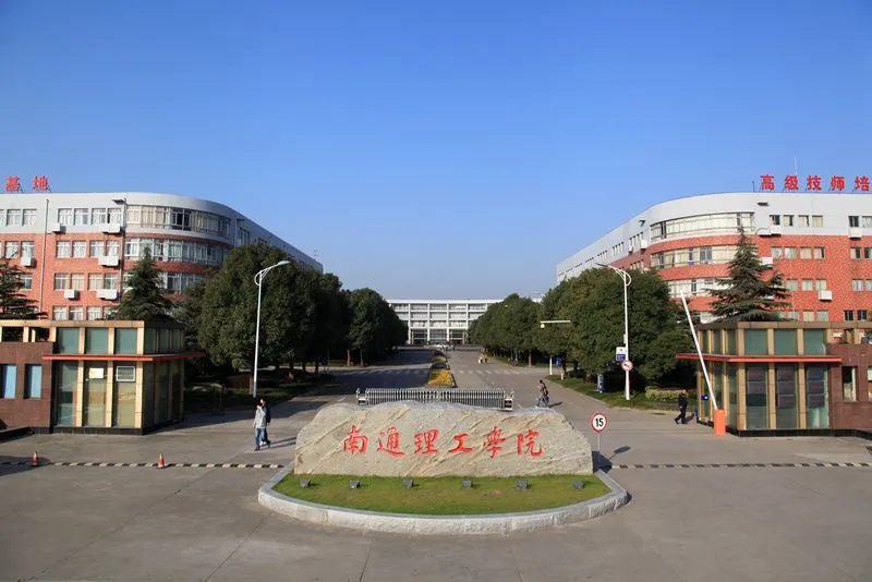 合作共赢谋发展，校企互动谱新篇——DB彩票
中国(图1)